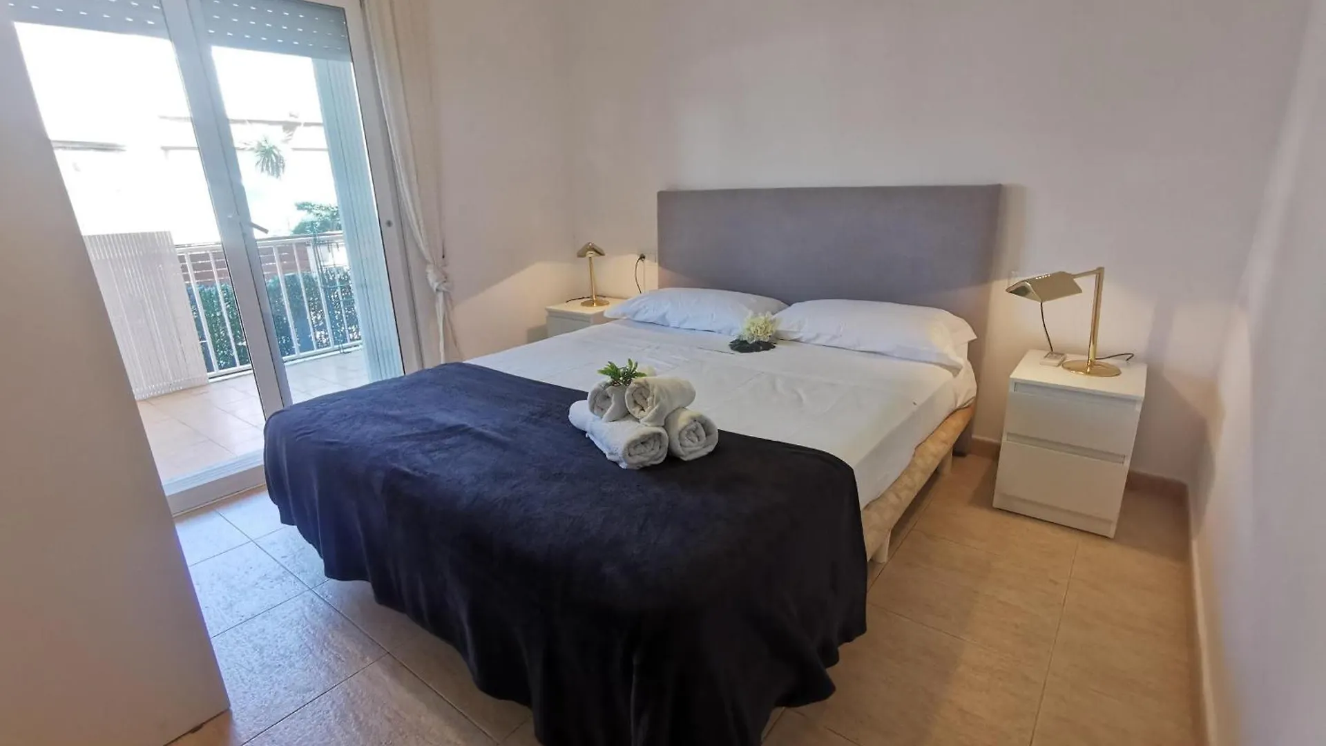 Apartamento En Platja D'Aro: A/C, Parking, A 2 Pasos De La Playa, 3 Hab, Terraza. - Es-209-12 0*,  Španělsko