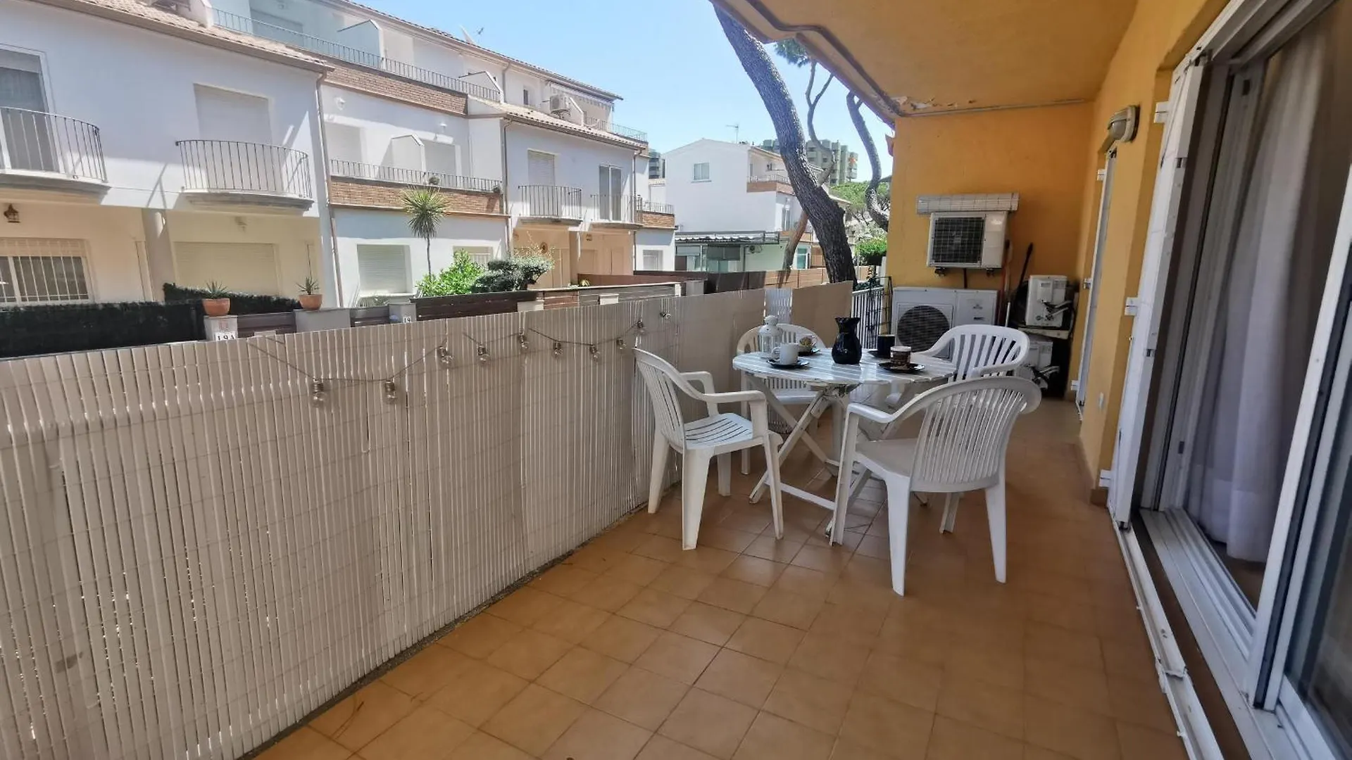 Apartamento En Platja D'Aro: A/C, Parking, A 2 Pasos De La Playa, 3 Hab, Terraza. - Es-209-12