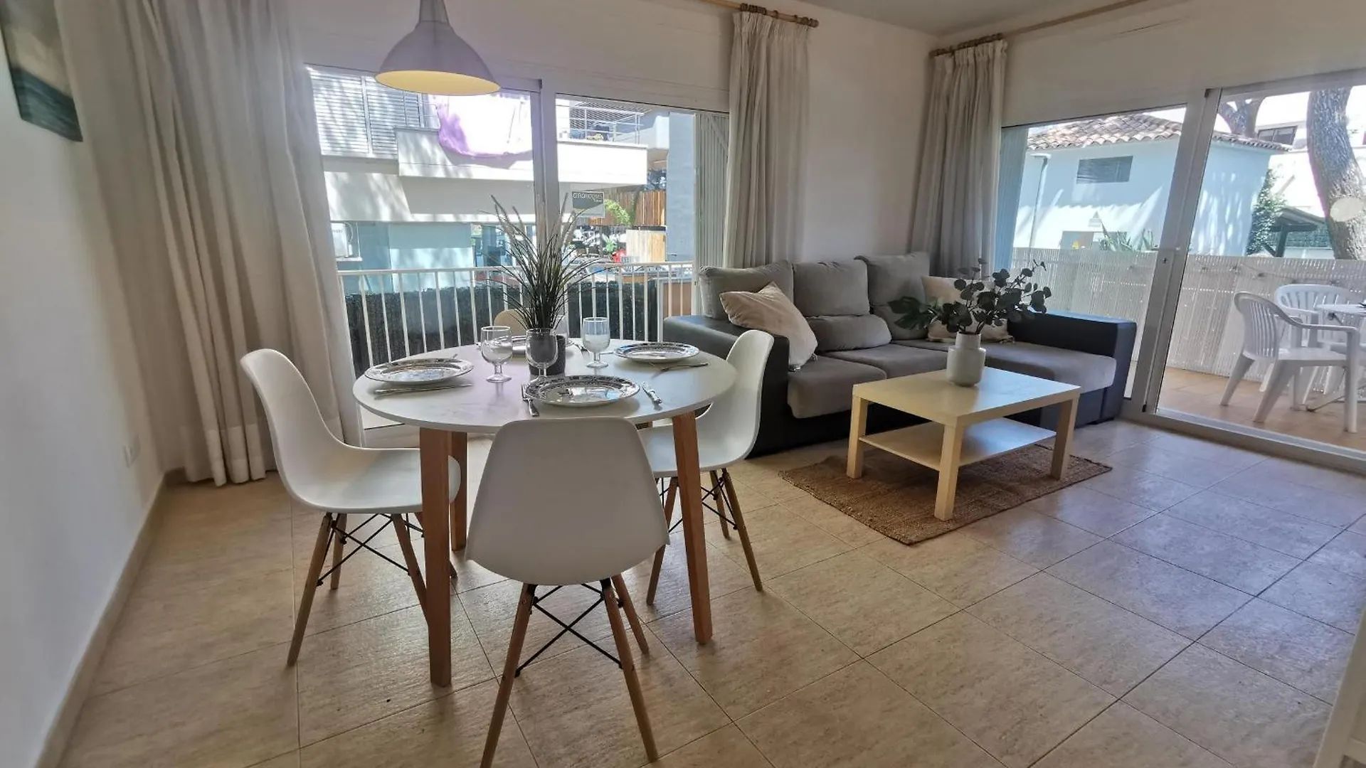 Apartamento En Platja D'Aro: A/C, Parking, A 2 Pasos De La Playa, 3 Hab, Terraza. - Es-209-12 Apartament
